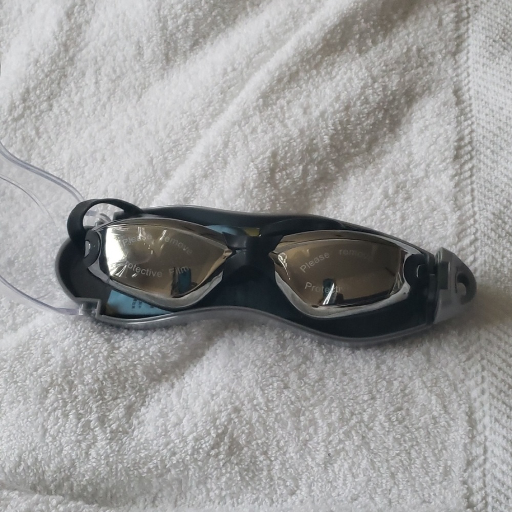 SWIM GOGGLES